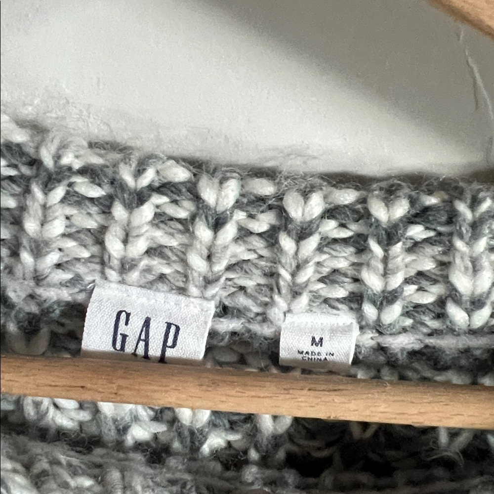 GAP Women's Marled Gray Knit Sweater - Picture 3 of 4
